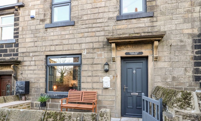 Haworth Cottage | MOOR EDGE COTTAGE, character holiday cottage in Cross Roads