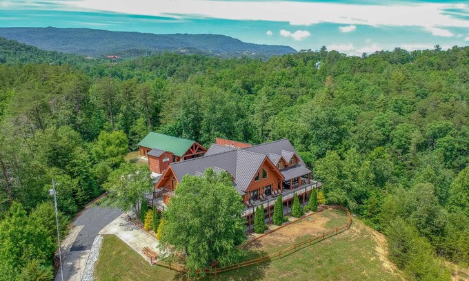 Gatlinburg - Pigeon Forge House | Moose Hollow Lodge