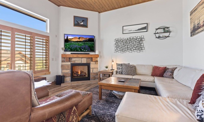 Bear Hollow Village House | Moose Mgmt at Bear Hollow 5595: Pvt Hot Tub-Porch w/Grill-Fast, Reliable WiFi