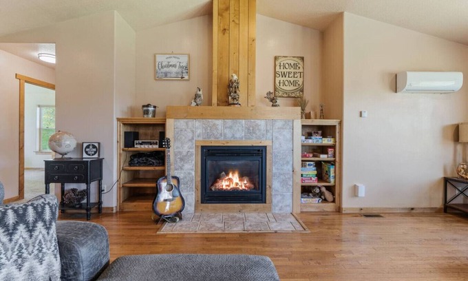 Ashton House | Moose Mountain – Scenic Family Cabin Near Yellowstone, Sleeps 10