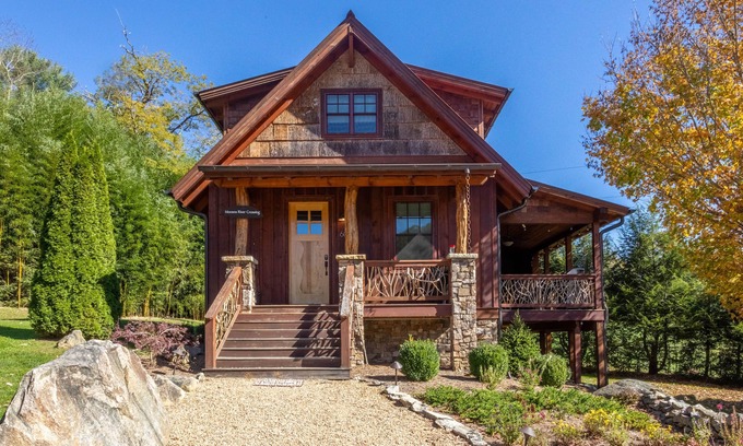 Banner Elk Cabin | Moose's River Crossing - Eagles Nest River Club, gated, hot tub