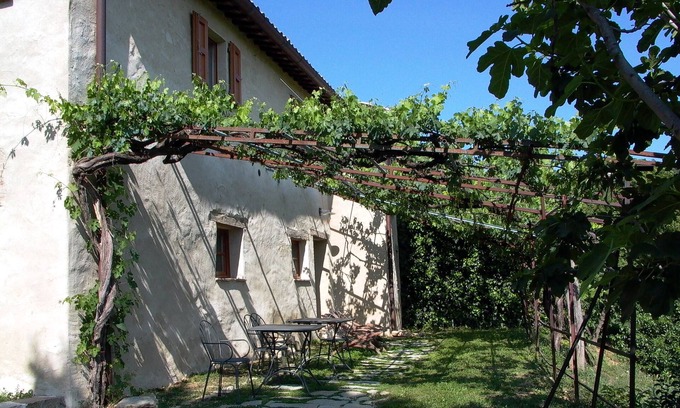 Assisi Other | Moraiolo Quiet Large Eco-friendly Agriturismo Apartment 15 min from Assisi
