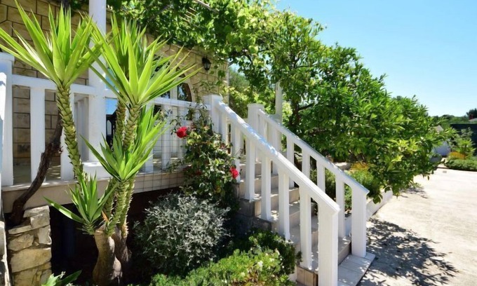 Cove Tri Zala (Zrnovo) House | Moreška by Interhome