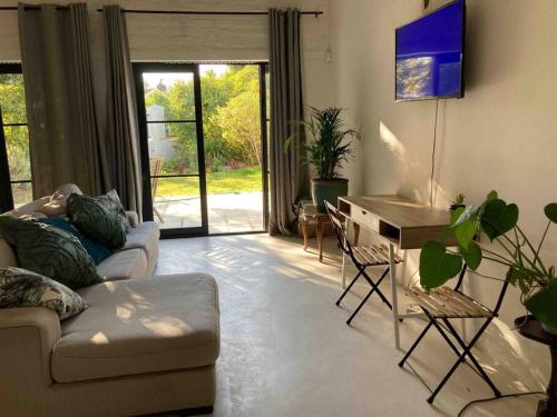 Somerset West Apartment | Morningside Studio apartment, load shedding proof