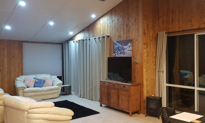 Kimbolton Other | Morunga Farm House - A Peaceful Country Retreat