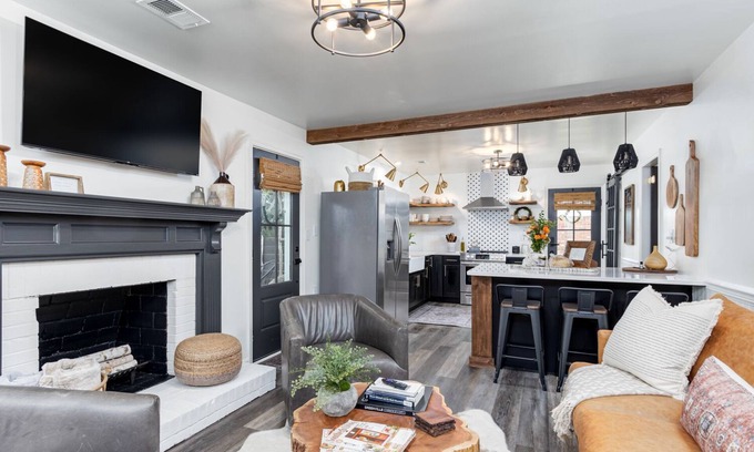 Greenville - Spartanburg House | Moss Oak Modern Retreat - completely renovated modern home in Greenville area