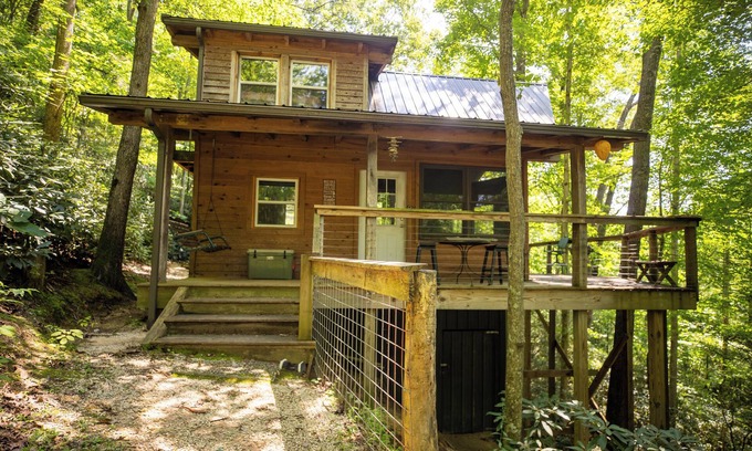 Stanton Cabin | MossRock: A Wonderfully Secluded Off Grid Rustic Cabin
