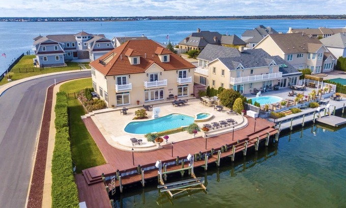 Mantoloking House | MOST DESIRABLE LOCATION IN MANTOLOKING SHORES