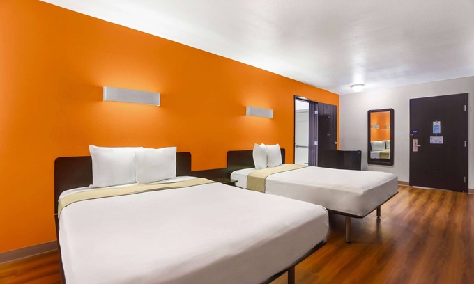 Apache Junction Hotel | Motel 6 Apache Junction, AZ