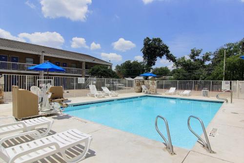 North Loop Hotel | Motel 6 Austin, TX - Central Downtown UT