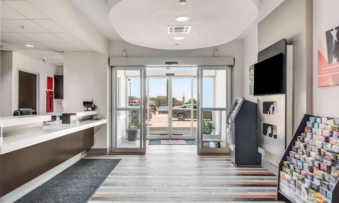 Cleburne Hotel | Motel 6 Cleburne, TX