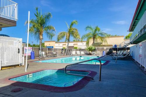 Raisin Hotel | Motel 6-Fresno, CA - Yosemite Hwy