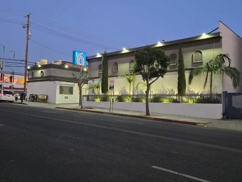 Westlake South Hotel | Motel 6 Los Angeles, CA - Downtown