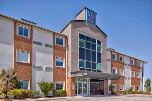Norman Hotel | Motel 6-Norman, OK