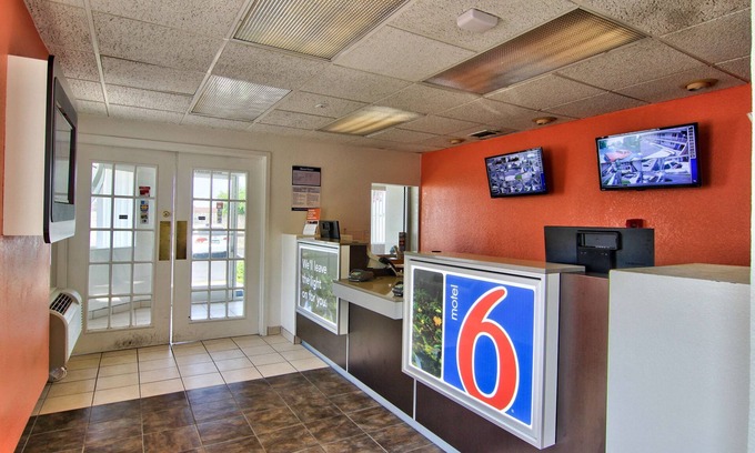 Florin Hotel | Motel 6 Sacramento, CA - South Sacramento & Elk Grove