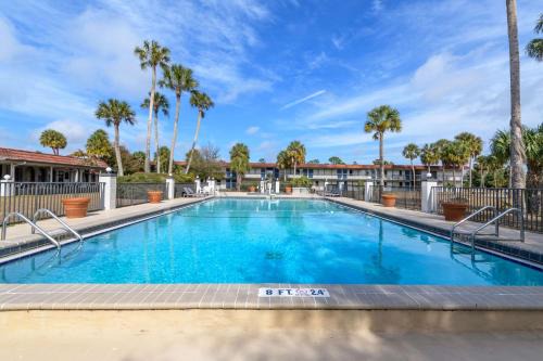 Weeki Wachee Hotel | Motel 6-Spring Hill, FL - Weeki Wachee