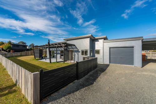 Motuoapa House | Motuoapa Getaway - Lake Taupo Holiday Home