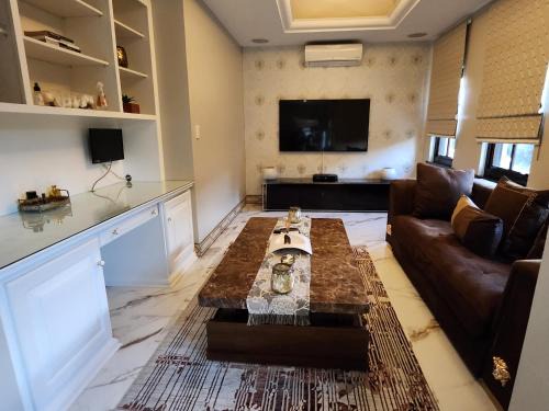 Greater Johannesburg Metropolitan Area Cabin | Mount Grand Boutique - 110 Mount Street