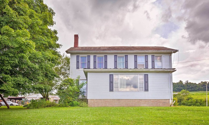 Mt Perry House | Mount Perry Home on Working Farm w/BBQ & Pond!
