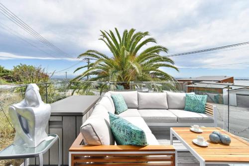Mount Pleasant House | Mount Pleasant - Ocean Views - 3 bedroom with bathtub