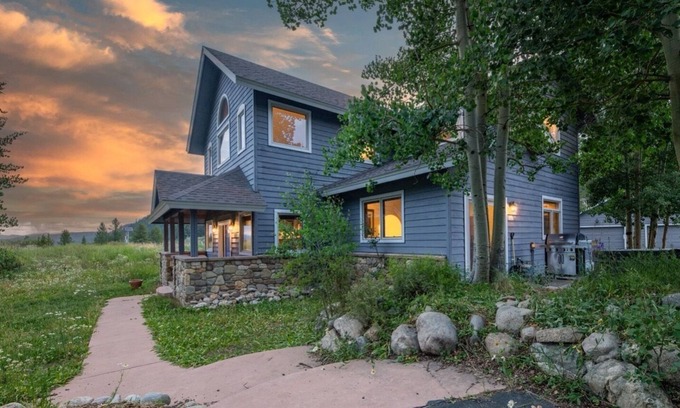 Blue River House | Mountain Chalet located in Blue River 5 minutes South of Breckenridge.