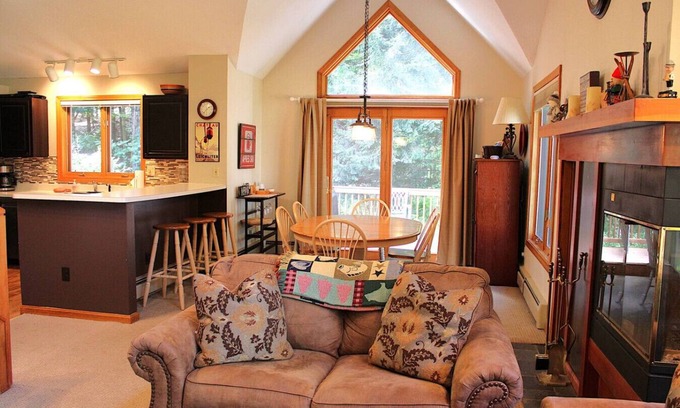 Lincoln House | Mountain Circle Retreat