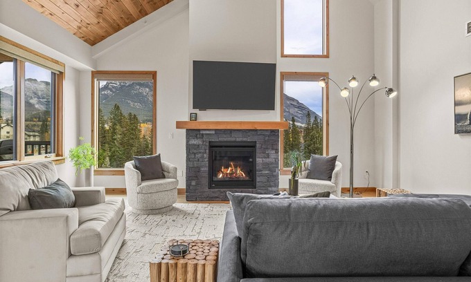 Canmore Apartment | Mountain Dreams Penthouse | Hot Tub & Panoramic Views | New in Spring Creek
