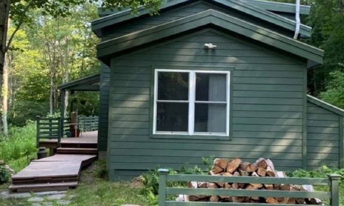 Walton House | Mountain Forest Retreat w Cedar Hot Tub - Western Catskills