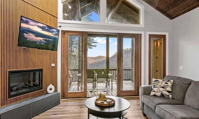 Sylva Condo | Mountain Hideaway, Grill, and Sunset Views!