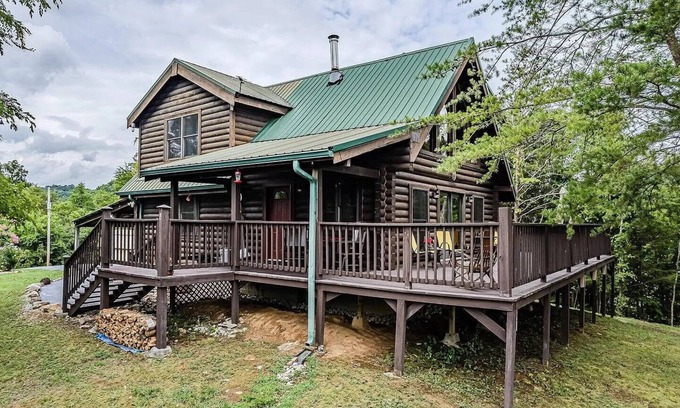 Etowah House | Mountain Life: Cozy Hilltop Haven
