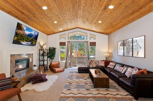 Big Bear Lake House | Mountain Lodge W Game Room & Firepit & AC Close to Lake