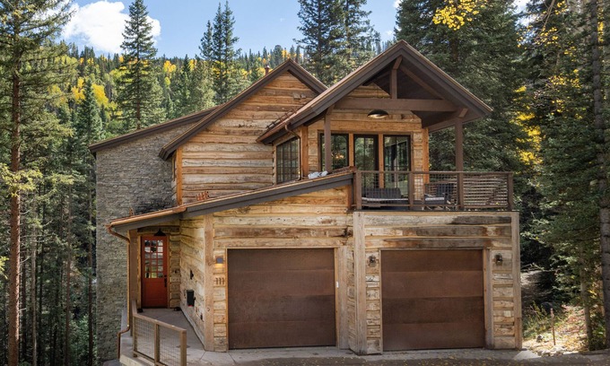 Mountain Village House | MOUNTAIN MODERN RUSTIC- Contemporary Elegance & Easy Walk-to-Ski Access