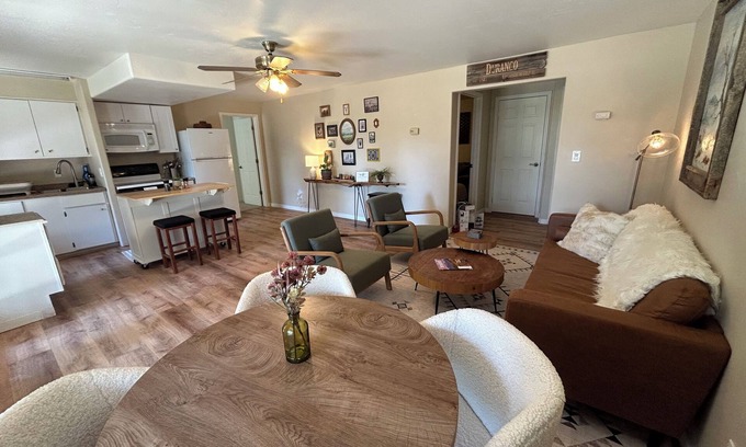Durango West House | MOUNTAIN OASIS NESTLED IN THE PINES. HOT TUB. TRAILS-PICKLEBALL-THEATRE ROOM