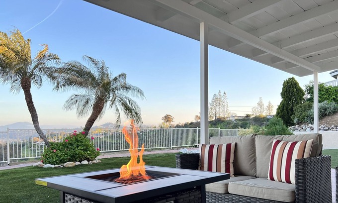 Fletcher Hills House | Mountain Retreat: Scenic Getaway