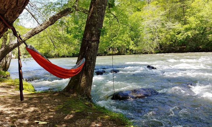 Ellijay Cabin | Mountain River Escape 4br 3.5ba on a rushing Coosawatee River.