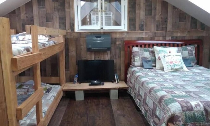 Bodfish House | Mountain top Barn retreat with view