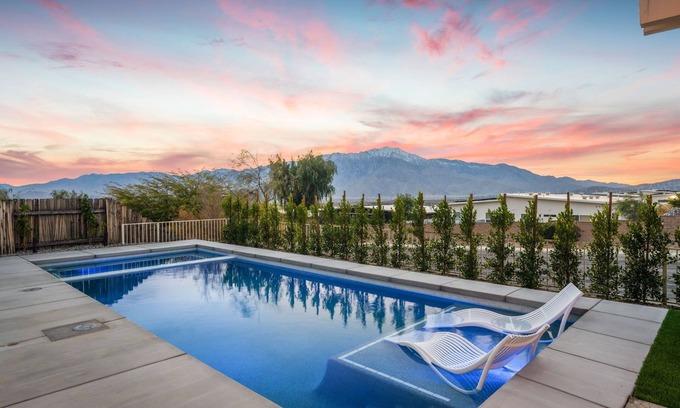 Desert Hot Springs House | Mountain View house w/Giant SPA, Poker table, games, BBQ, lots of entertainment!