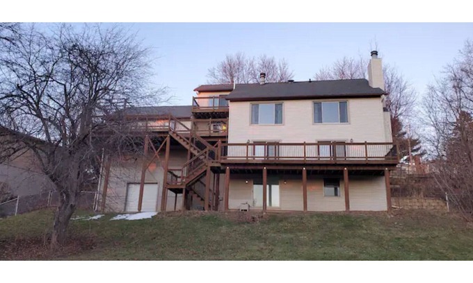 Wausau House | Mountain View 6BR Spacious Getaway w/ Fireplace