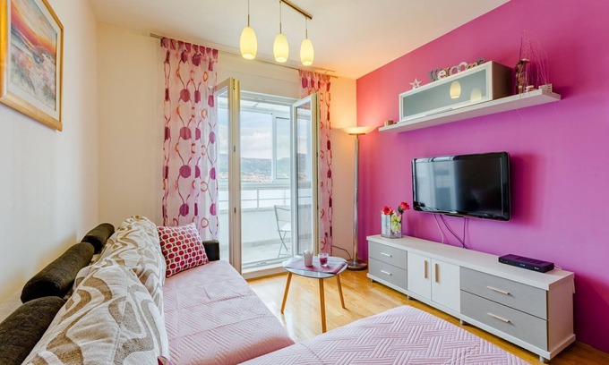 Vranjic Apartment | MOUNTAIN VIEW APARTMENT