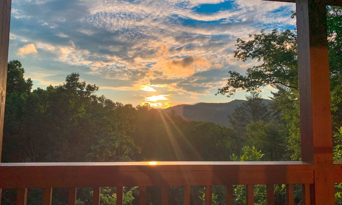 Blue Ridge Cabin | Mountain View/Dog-friendly/Cozy Cabin Retreat