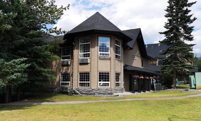 Canmore Hotel | Mountain View Inn