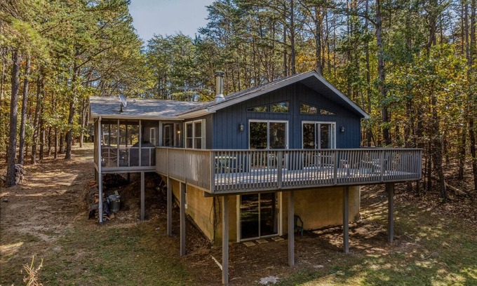 Berkeley Springs House | Mountain View - pets, grill, wifi, fire pit, screen porch, game room, deck, view