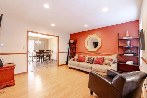 Cherryville House | Mountain View-Steam Shower-2 Tier Patio- King Bed