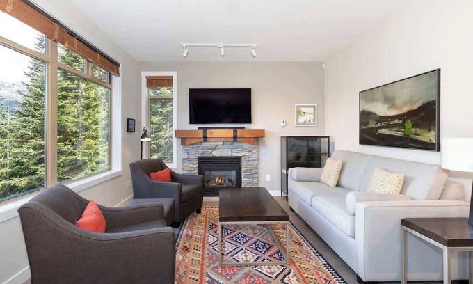 Nordic Estates House | Mountain-view townhouse w/hot tub & ski access