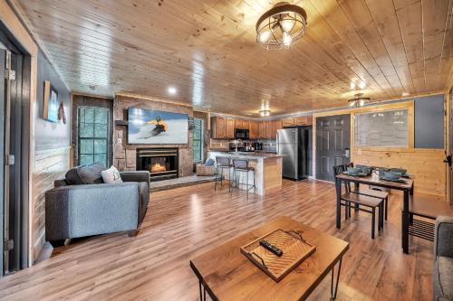 Caton Apartment | Mountain Views at Dolly's Castle Unit 2