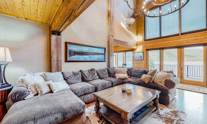 McCall House | Mountainside estate w/ dock, firepit, stunning interior, & grill - skiing access