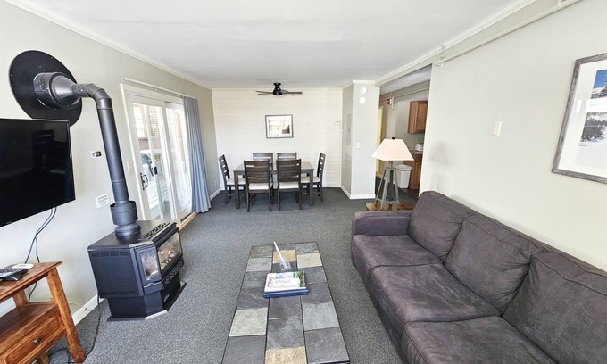 Stowe Area Condo | Mountainside Hideaway! Centrally Located 2BR Condo