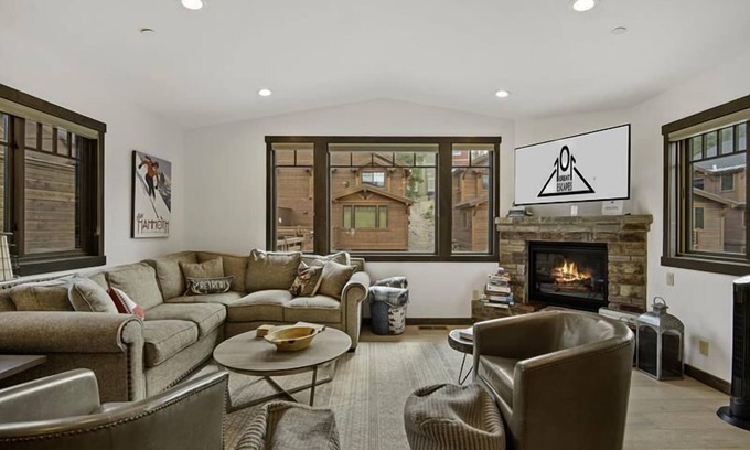 Mammoth Lakes House | Mountainside - The only new/premium townhomes at Canyon Lodge