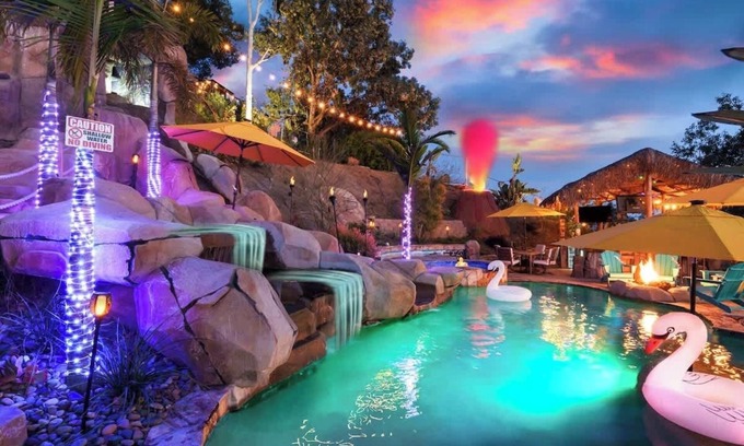 Lakeside House | Mountaintop Estate: Pool-Hot Tub-Theatre-Tiki Bar