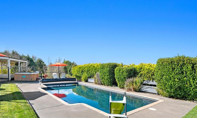 Acacia Bay House | Mountviews Lodge